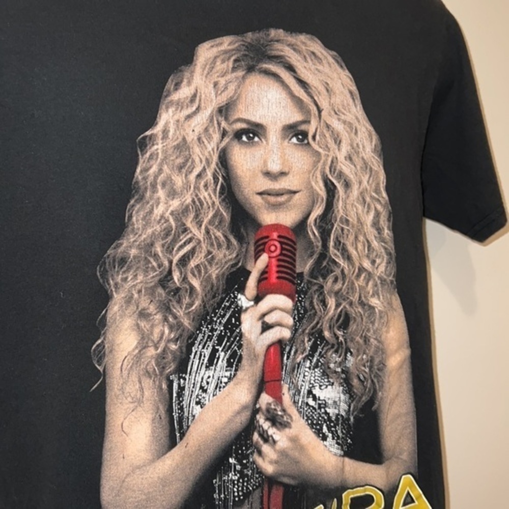 Unisex Shakira 2018 El Dorado World Tour Distressed Graphic Tee - Picture 6 of 12